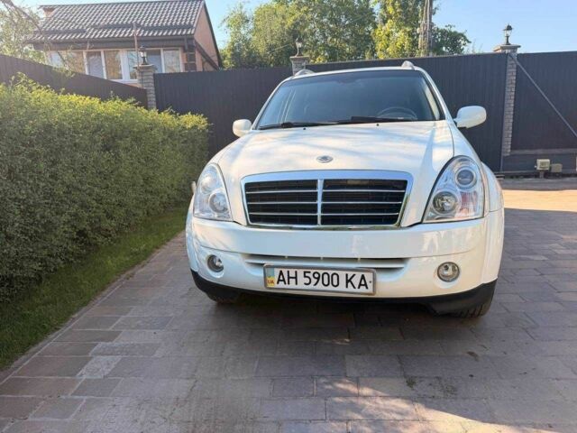 Білий Cанг Йонг Rexton, об'ємом двигуна 2.7 л та пробігом 110 тис. км за 9835 $, фото 1 на Automoto.ua