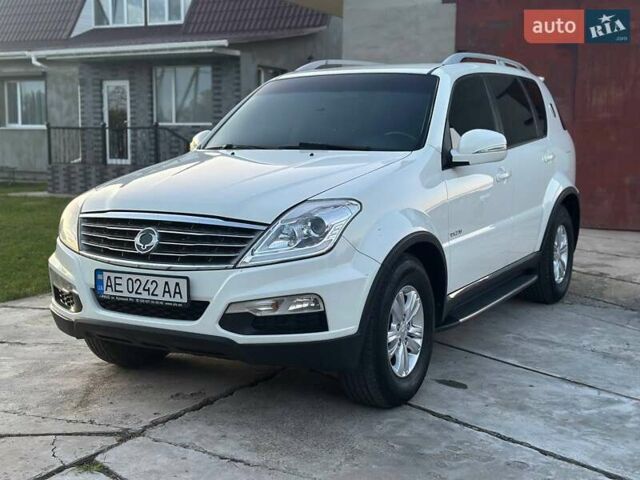 Білий Cанг Йонг Rexton, об'ємом двигуна 2.7 л та пробігом 268 тис. км за 10650 $, фото 1 на Automoto.ua