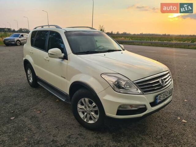 Білий Cанг Йонг Rexton, об'ємом двигуна 2.7 л та пробігом 255 тис. км за 9955 $, фото 1 на Automoto.ua