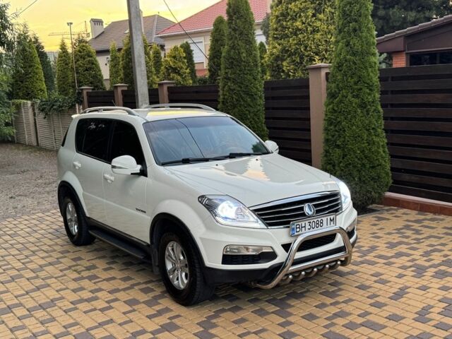 Білий Cанг Йонг Rexton, об'ємом двигуна 2.7 л та пробігом 115 тис. км за 12300 $, фото 1 на Automoto.ua
