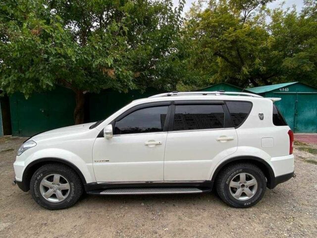 Білий Cанг Йонг Rexton, об'ємом двигуна 2.7 л та пробігом 170 тис. км за 12299 $, фото 1 на Automoto.ua