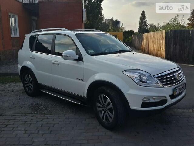 Білий Cанг Йонг Rexton, об'ємом двигуна 2.7 л та пробігом 220 тис. км за 12000 $, фото 1 на Automoto.ua