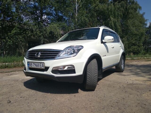 Білий Cанг Йонг Rexton, об'ємом двигуна 2.7 л та пробігом 87 тис. км за 14100 $, фото 1 на Automoto.ua