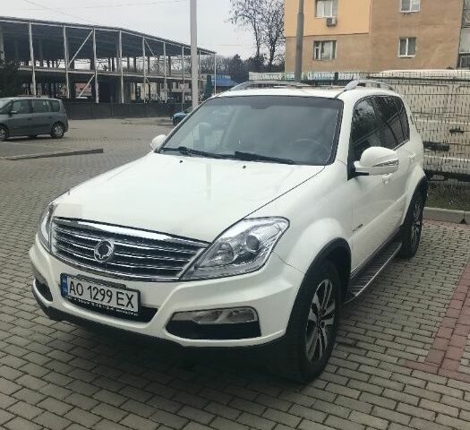 Білий Cанг Йонг Rexton, об'ємом двигуна 2.7 л та пробігом 168 тис. км за 13000 $, фото 1 на Automoto.ua