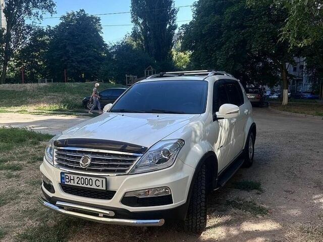 Белый Cанг Йонг Рекстон, объемом двигателя 2.7 л и пробегом 168 тыс. км за 11499 $, фото 1 на Automoto.ua