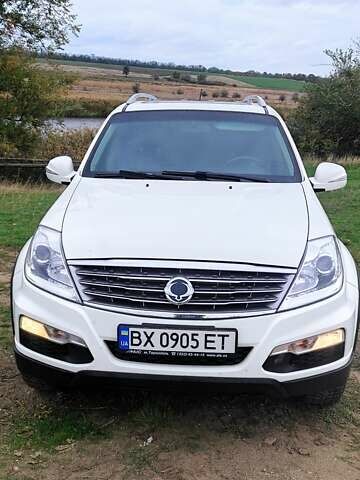 Белый Cанг Йонг Рекстон, объемом двигателя 2 л и пробегом 135 тыс. км за 13500 $, фото 1 на Automoto.ua