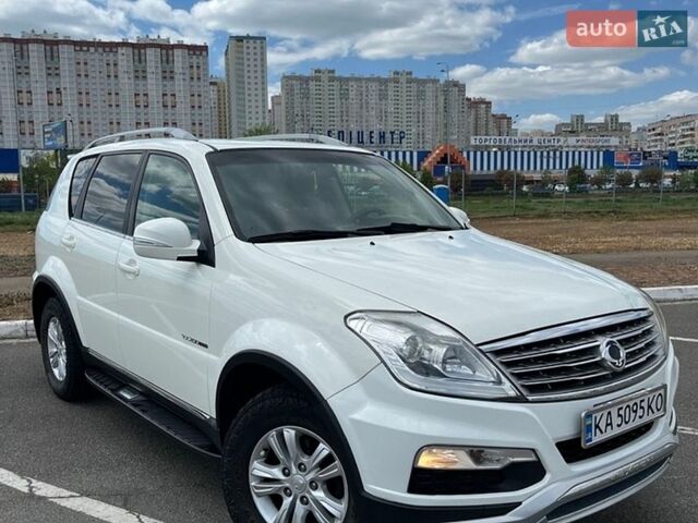 Білий Cанг Йонг Rexton, об'ємом двигуна 2 л та пробігом 254 тис. км за 9500 $, фото 1 на Automoto.ua