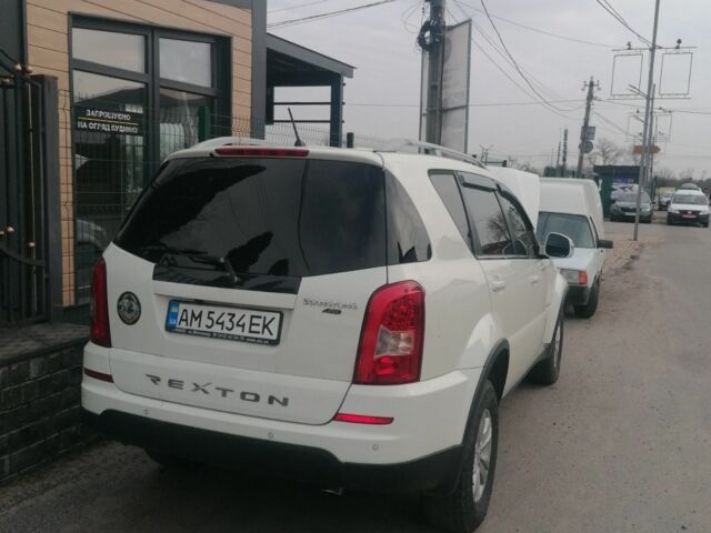 Белый Cанг Йонг Рекстон, объемом двигателя 2 л и пробегом 225 тыс. км за 11300 $, фото 1 на Automoto.ua