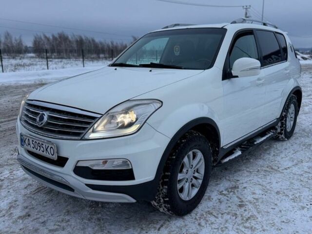 Белый Cанг Йонг Рекстон, объемом двигателя 2 л и пробегом 253 тыс. км за 10000 $, фото 1 на Automoto.ua