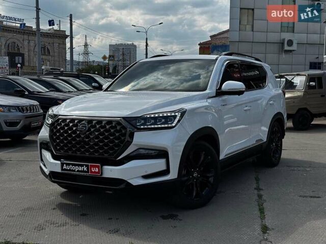 Білий Cанг Йонг Rexton, об'ємом двигуна 2.2 л та пробігом 13 тис. км за 46290 $, фото 1 на Automoto.ua