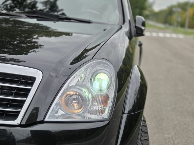 Чорний Cанг Йонг Rexton, об'ємом двигуна 2.7 л та пробігом 149 тис. км за 10500 $, фото 1 на Automoto.ua