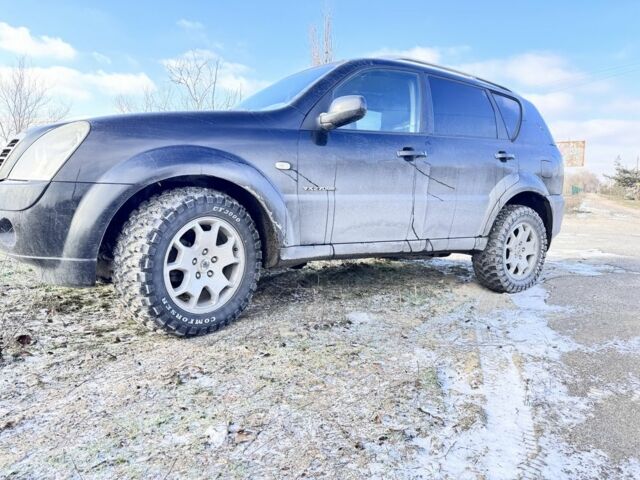 Чорний Cанг Йонг Rexton, об'ємом двигуна 2.7 л та пробігом 303 тис. км за 4500 $, фото 1 на Automoto.ua
