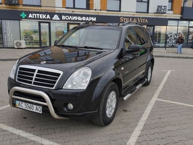 Чорний Cанг Йонг Rexton, об'ємом двигуна 2.7 л та пробігом 304 тис. км за 6798 $, фото 1 на Automoto.ua