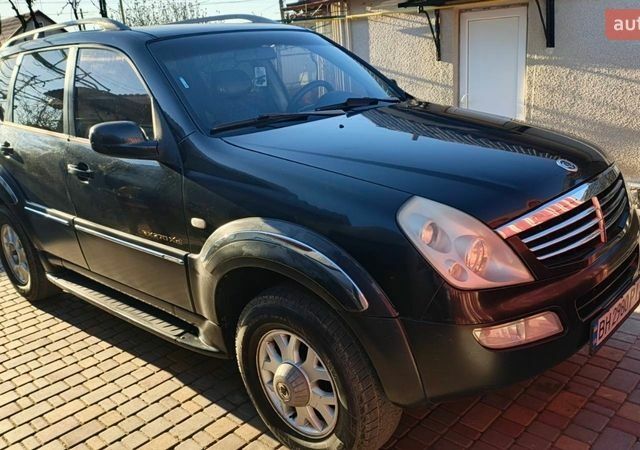 Черный Cанг Йонг Рекстон, объемом двигателя 2.7 л и пробегом 259 тыс. км за 5800 $, фото 1 на Automoto.ua