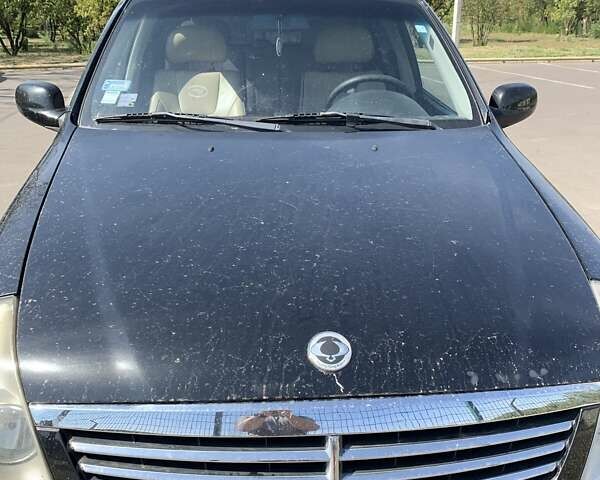 Черный Cанг Йонг Рекстон, объемом двигателя 2.5 л и пробегом 300 тыс. км за 4900 $, фото 1 на Automoto.ua