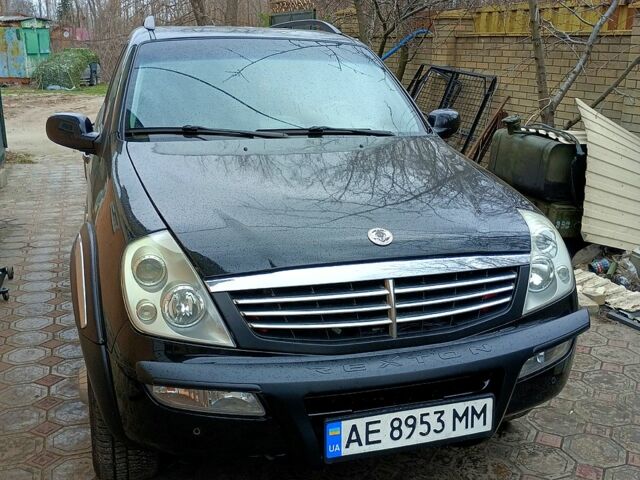 Черный Cанг Йонг Рекстон, объемом двигателя 2.8 л и пробегом 245 тыс. км за 6700 $, фото 1 на Automoto.ua