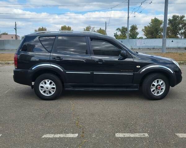 Чорний Cанг Йонг Rexton, об'ємом двигуна 2.7 л та пробігом 118 тис. км за 6000 $, фото 1 на Automoto.ua