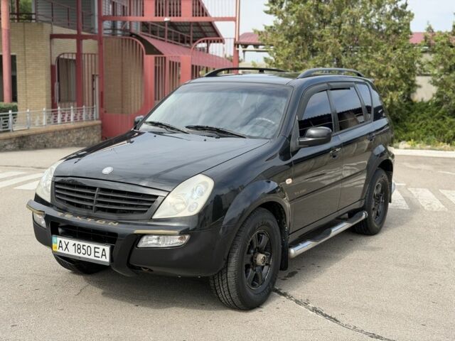 Чорний Cанг Йонг Rexton, об'ємом двигуна 2.3 л та пробігом 90 тис. км за 4245 $, фото 1 на Automoto.ua