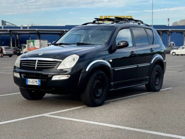 Чорний Cанг Йонг Rexton, об'ємом двигуна 2.7 л та пробігом 247 тис. км за 6000 $, фото 1 на Automoto.ua