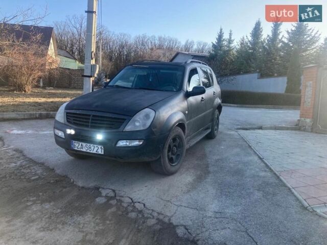 Черный Cанг Йонг Рекстон, объемом двигателя 2.7 л и пробегом 280 тыс. км за 2600 $, фото 1 на Automoto.ua