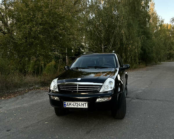 Черный Cанг Йонг Рекстон, объемом двигателя 2.8 л и пробегом 200 тыс. км за 6500 $, фото 1 на Automoto.ua