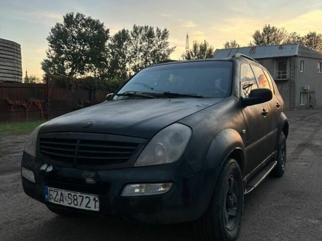 Чорний Cанг Йонг Rexton, об'ємом двигуна 2.7 л та пробігом 260 тис. км за 2610 $, фото 1 на Automoto.ua