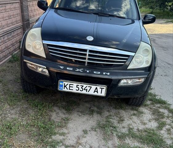 Чорний Cанг Йонг Rexton, об'ємом двигуна 2.8 л та пробігом 260 тис. км за 5006 $, фото 1 на Automoto.ua