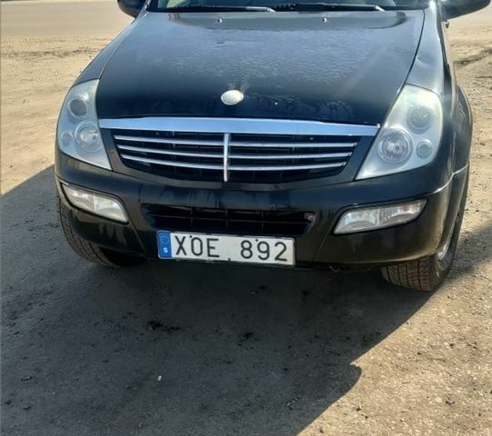 Черный Cанг Йонг Рекстон, объемом двигателя 2.7 л и пробегом 260 тыс. км за 3500 $, фото 1 на Automoto.ua