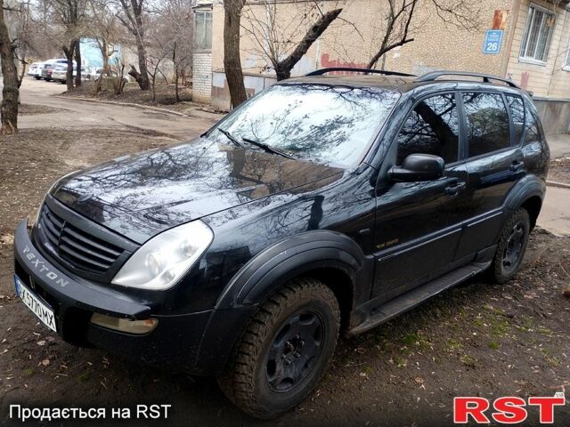 Чорний Cанг Йонг Rexton, об'ємом двигуна 3.2 л та пробігом 100 тис. км за 6000 $, фото 1 на Automoto.ua