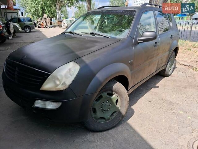 Чорний Cанг Йонг Rexton, об'ємом двигуна 2.7 л та пробігом 300 тис. км за 3200 $, фото 1 на Automoto.ua