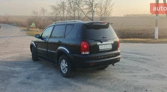 Чорний Cанг Йонг Rexton, об'ємом двигуна 2.8 л та пробігом 320 тис. км за 6000 $, фото 1 на Automoto.ua