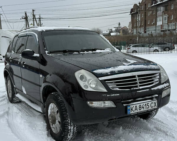 Черный Cанг Йонг Рекстон, объемом двигателя 2.7 л и пробегом 155 тыс. км за 4900 $, фото 1 на Automoto.ua