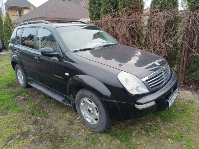 Чорний Cанг Йонг Rexton, об'ємом двигуна 2.5 л та пробігом 300 тис. км за 4500 $, фото 1 на Automoto.ua