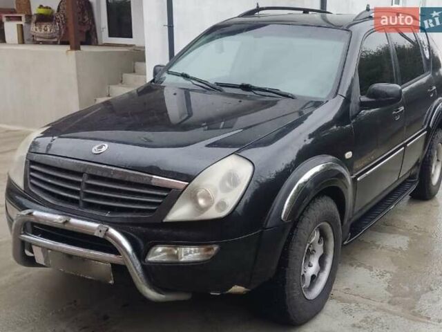 Черный Cанг Йонг Рекстон, объемом двигателя 2.7 л и пробегом 300 тыс. км за 3800 $, фото 1 на Automoto.ua