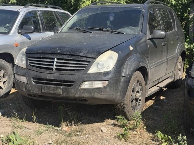 Чорний Cанг Йонг Rexton, об'ємом двигуна 0 л та пробігом 200 тис. км за 1712 $, фото 1 на Automoto.ua