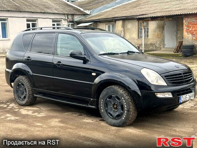 Черный Cанг Йонг Рекстон, объемом двигателя 2.7 л и пробегом 286 тыс. км за 3200 $, фото 1 на Automoto.ua