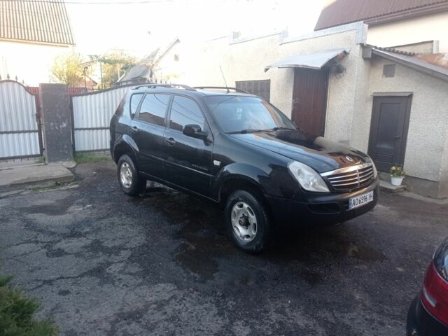 Черный Cанг Йонг Рекстон, объемом двигателя 2.7 л и пробегом 220 тыс. км за 4500 $, фото 1 на Automoto.ua