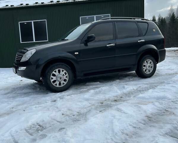 Черный Cанг Йонг Рекстон, объемом двигателя 2.7 л и пробегом 280 тыс. км за 5700 $, фото 1 на Automoto.ua