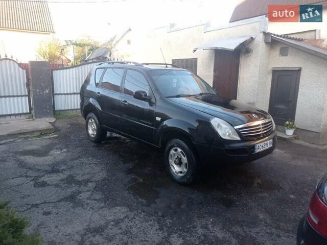 Черный Cанг Йонг Рекстон, объемом двигателя 2.7 л и пробегом 220 тыс. км за 4500 $, фото 1 на Automoto.ua