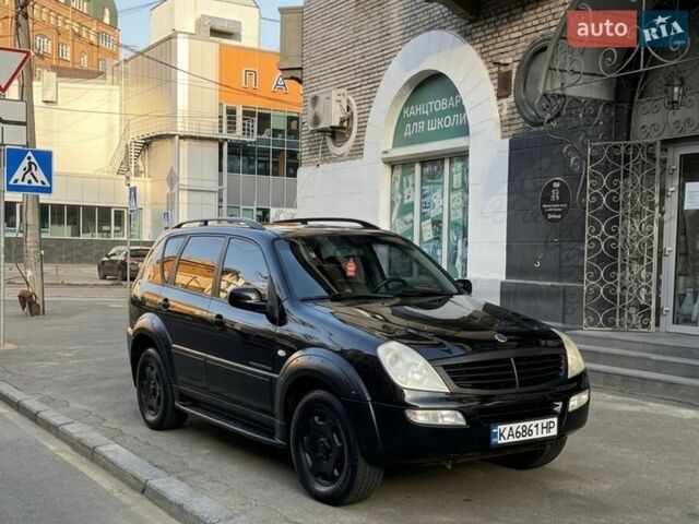 Черный Cанг Йонг Рекстон, объемом двигателя 2.7 л и пробегом 214 тыс. км за 7500 $, фото 1 на Automoto.ua