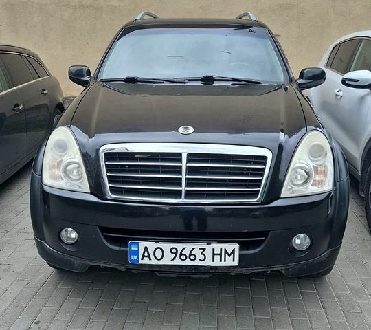 Чорний Cанг Йонг Rexton, об'ємом двигуна 2.7 л та пробігом 266 тис. км за 7200 $, фото 1 на Automoto.ua
