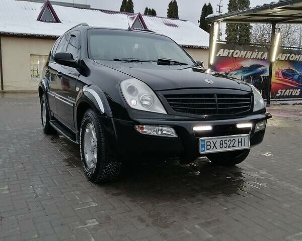 Чорний Cанг Йонг Rexton, об'ємом двигуна 2.7 л та пробігом 400 тис. км за 7300 $, фото 1 на Automoto.ua