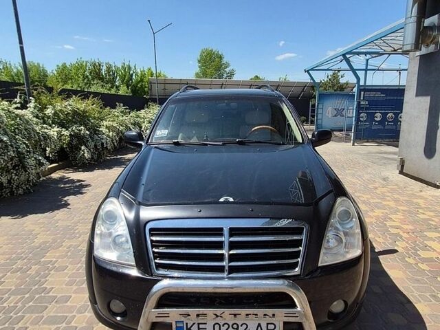 Чорний Cанг Йонг Rexton, об'ємом двигуна 2.7 л та пробігом 365 тис. км за 7000 $, фото 1 на Automoto.ua