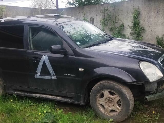 Чорний Cанг Йонг Rexton, об'ємом двигуна 2.7 л та пробігом 280 тис. км за 2000 $, фото 1 на Automoto.ua