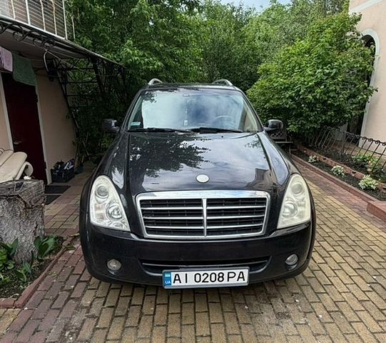Чорний Cанг Йонг Rexton, об'ємом двигуна 2.7 л та пробігом 292 тис. км за 6900 $, фото 1 на Automoto.ua