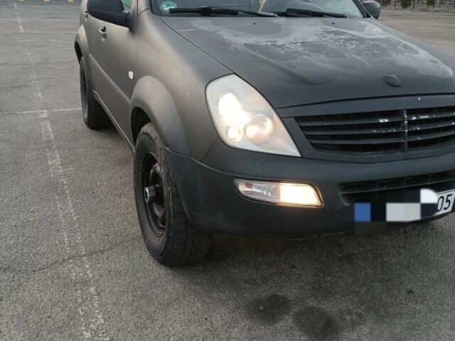 Чорний Cанг Йонг Rexton, об'ємом двигуна 2.7 л та пробігом 271 тис. км за 4100 $, фото 1 на Automoto.ua