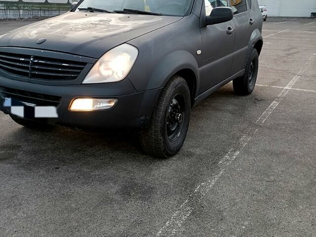 Чорний Cанг Йонг Rexton, об'ємом двигуна 2.7 л та пробігом 271 тис. км за 4100 $, фото 1 на Automoto.ua