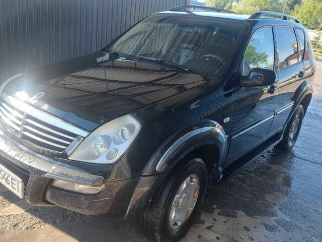 Чорний Cанг Йонг Rexton, об'ємом двигуна 3.2 л та пробігом 368 тис. км за 5400 $, фото 1 на Automoto.ua