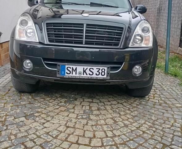 Чорний Cанг Йонг Rexton, об'ємом двигуна 2.7 л та пробігом 270 тис. км за 2999 $, фото 1 на Automoto.ua