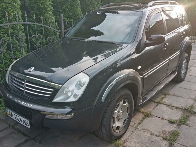 Чорний Cанг Йонг Rexton, об'ємом двигуна 3.2 л та пробігом 242 тис. км за 4700 $, фото 1 на Automoto.ua